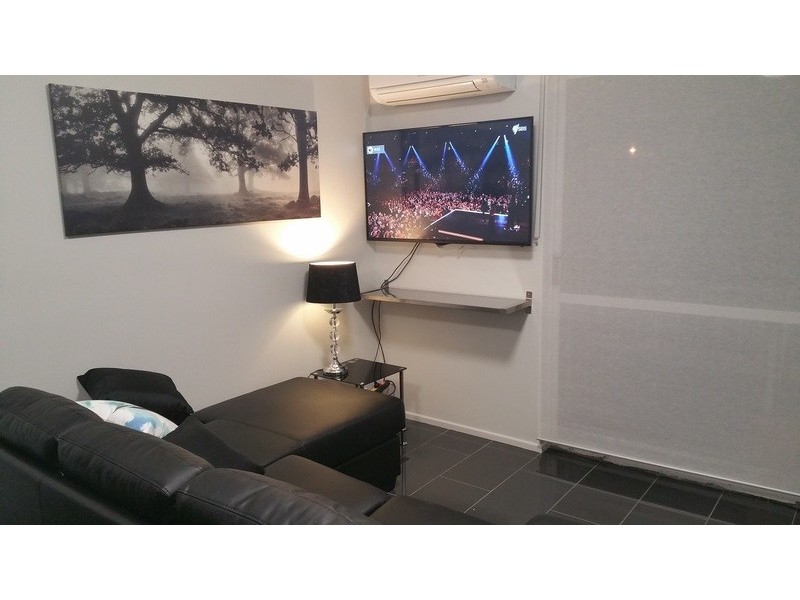 22 Warren, St Lucia QLD 4067