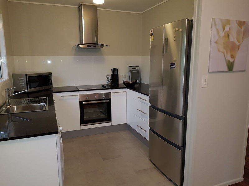 87 Ninth Ave, St Lucia QLD 4067