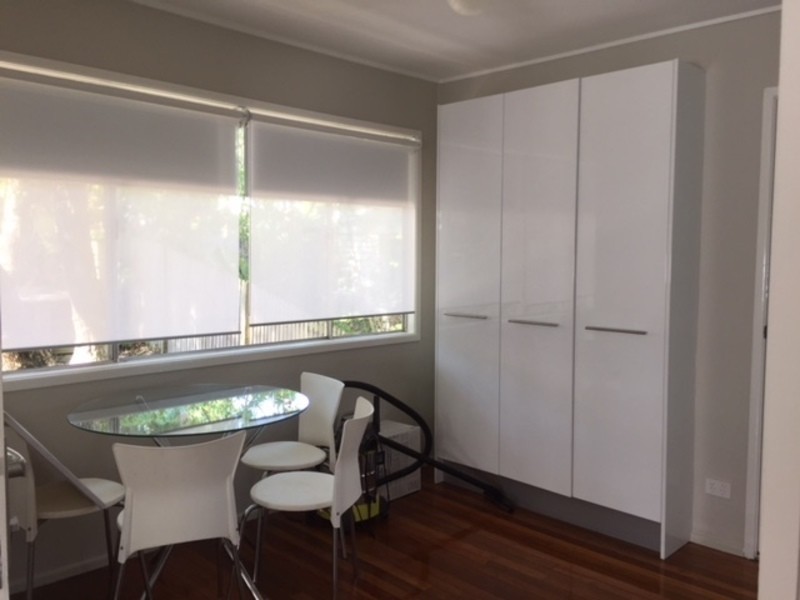 87 Ninth Ave, St Lucia QLD 4067