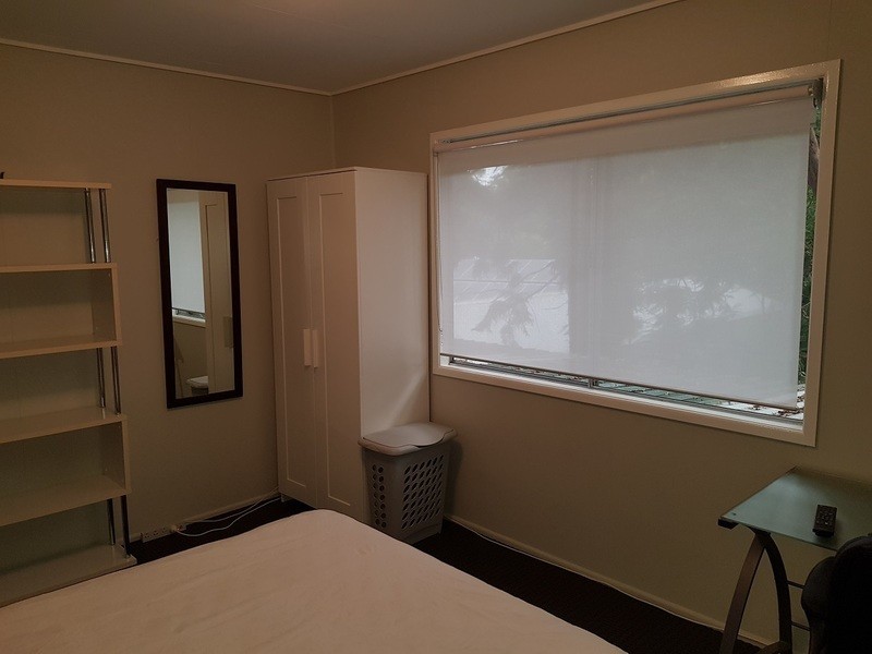 87 Ninth Ave, St Lucia QLD 4067