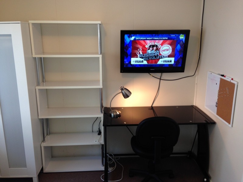 87 Ninth Ave, St Lucia QLD 4067