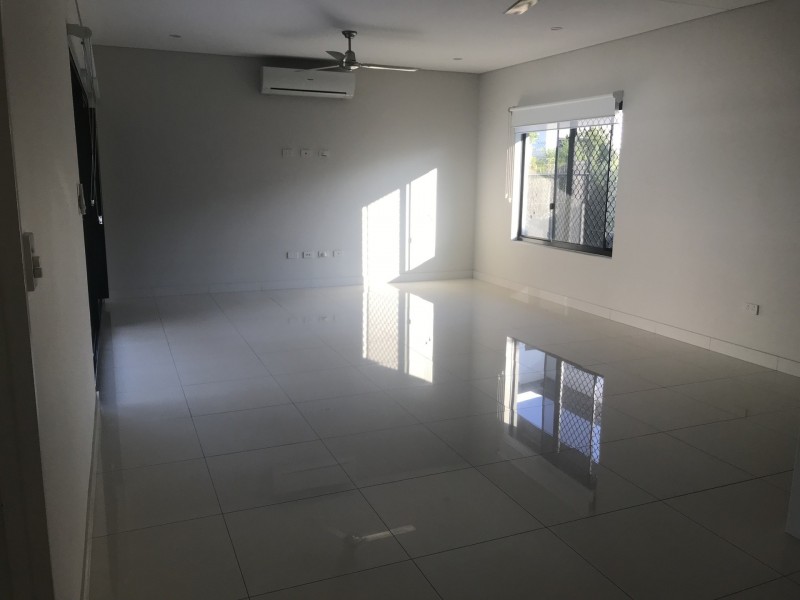 8 BEVAN STREET, Muirhead NT 0810