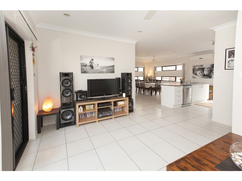 16 Oakville Parade, Trinity Park QLD 4879