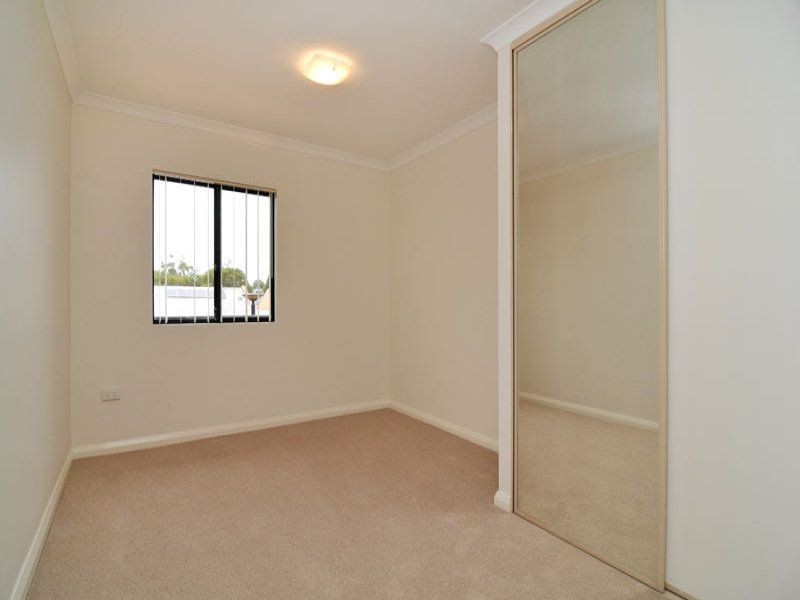 38/21 Oakmont Avenue, Meadow Springs WA 6210