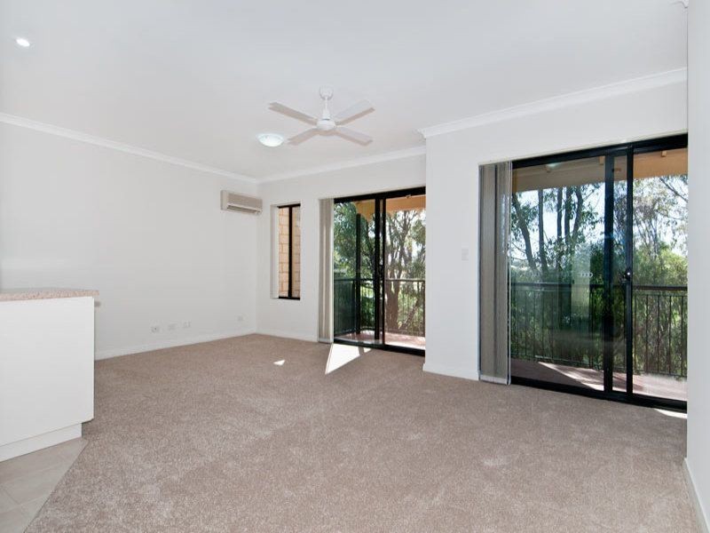 28/21 Oakmont Avenue, Meadow Springs WA 6210