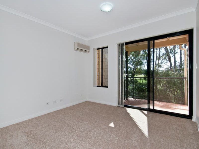 28/21 Oakmont Avenue, Meadow Springs WA 6210