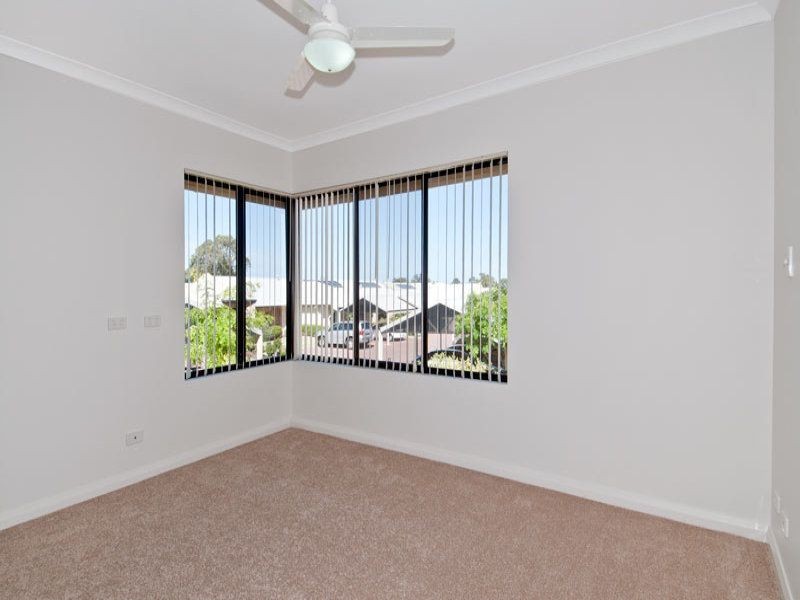 28/21 Oakmont Avenue, Meadow Springs WA 6210