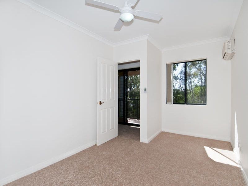 28/21 Oakmont Avenue, Meadow Springs WA 6210