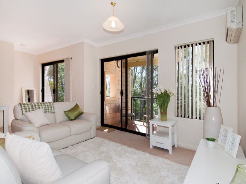 18/21 Oakmont Avenue, Meadow Springs WA 6210