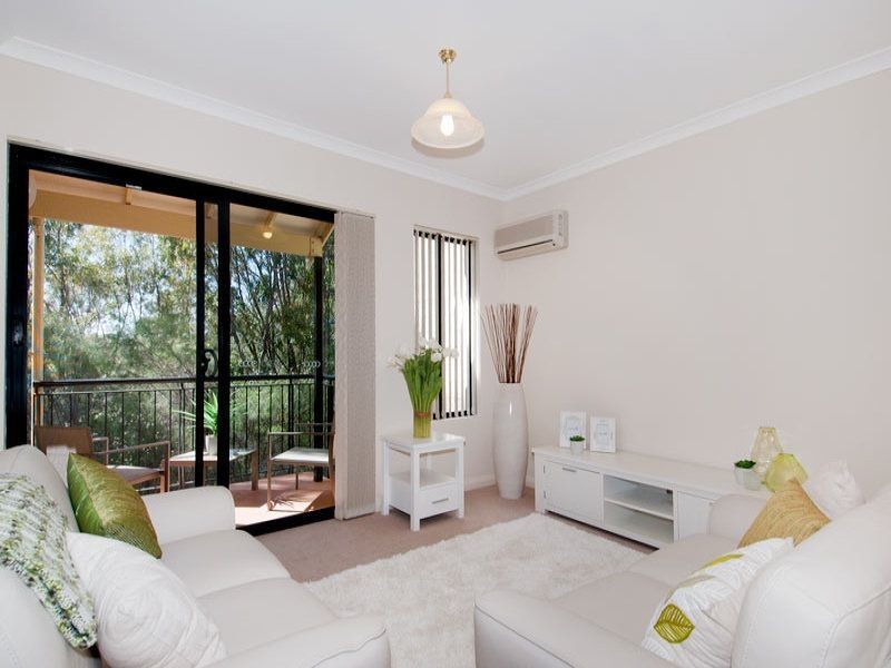 18/21 Oakmont Avenue, Meadow Springs WA 6210