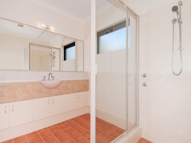 18/21 Oakmont Avenue, Meadow Springs WA 6210