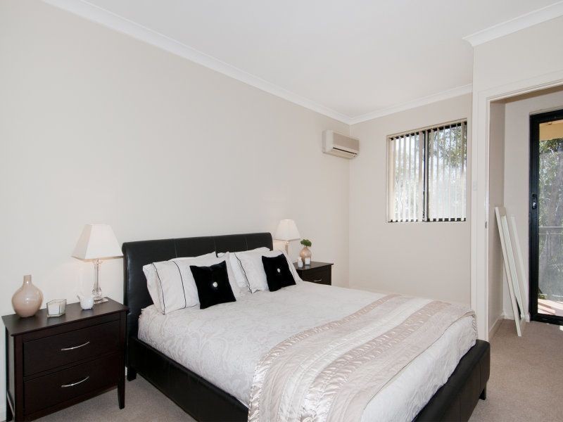 18/21 Oakmont Avenue, Meadow Springs WA 6210