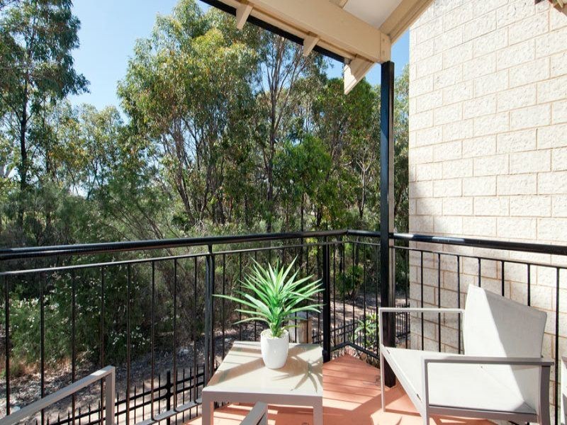 18/21 Oakmont Avenue, Meadow Springs WA 6210