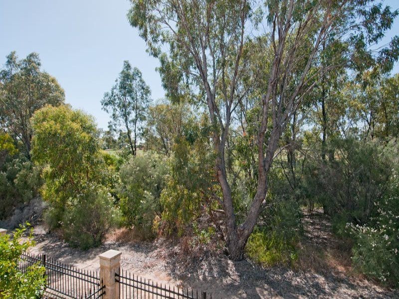 18/21 Oakmont Avenue, Meadow Springs WA 6210