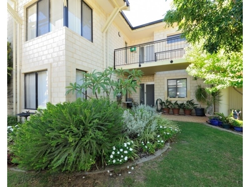 16/21 Oakmont Avenue, Meadow Springs WA 6210