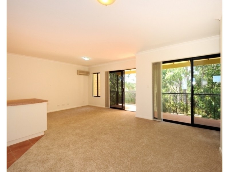 16/21 Oakmont Avenue, Meadow Springs WA 6210