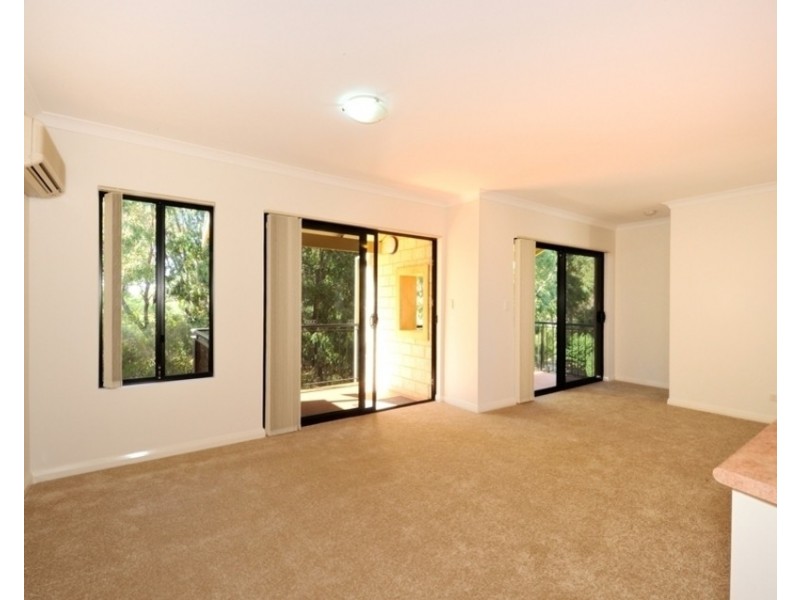 16/21 Oakmont Avenue, Meadow Springs WA 6210