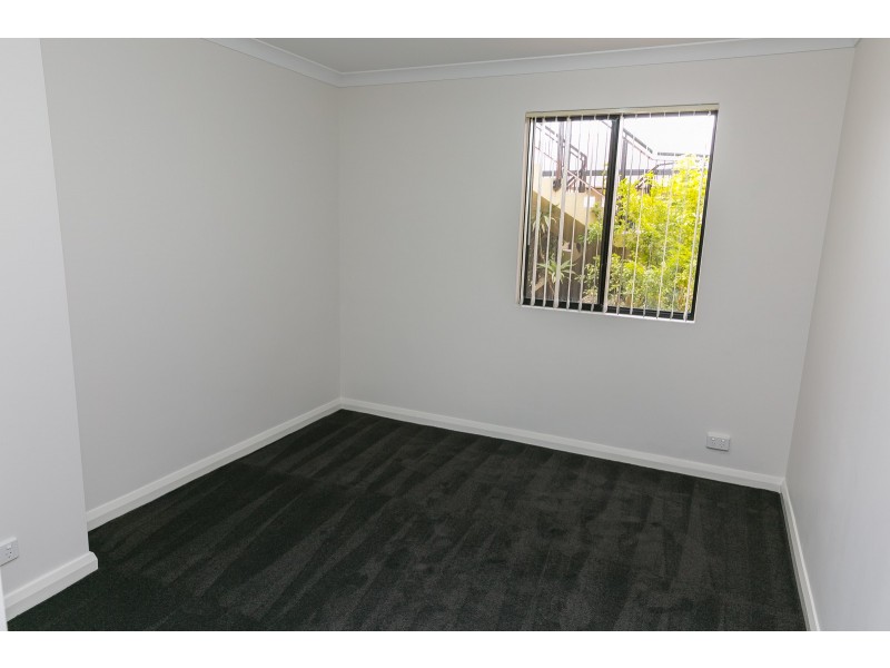 23/21 Oakmont Avenue, Meadow Springs WA 6210