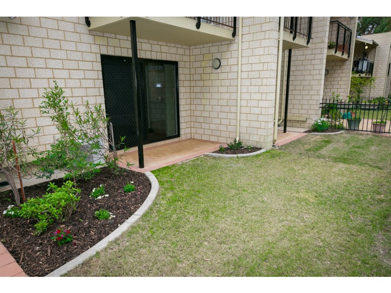 23/21 Oakmont Avenue, Meadow Springs WA 6210