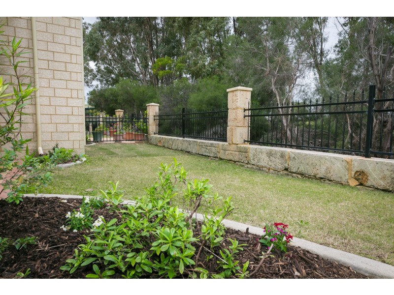 23/21 Oakmont Avenue, Meadow Springs WA 6210