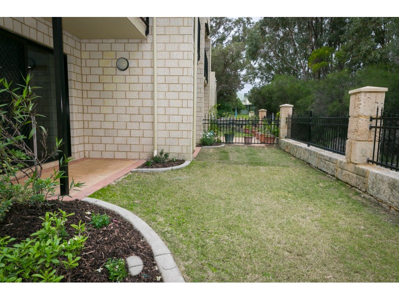 23/21 Oakmont Avenue, Meadow Springs WA 6210