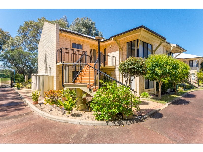 30/21 Oakmont Avenue, Meadow Springs WA 6210