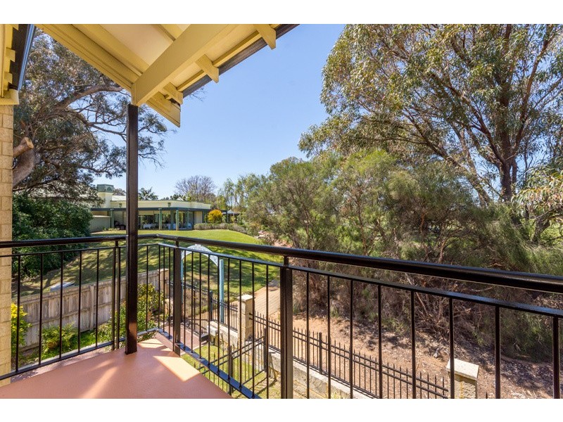 30/21 Oakmont Avenue, Meadow Springs WA 6210