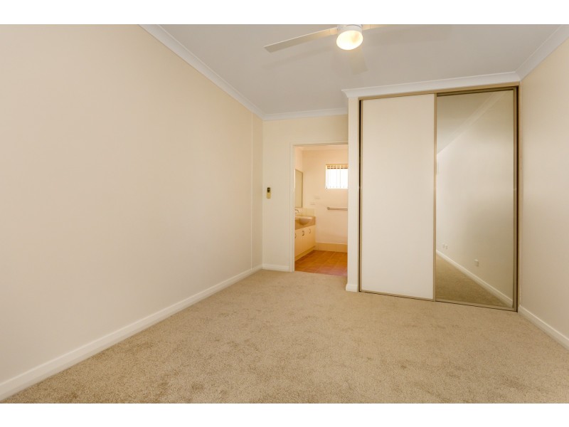 30/21 Oakmont Avenue, Meadow Springs WA 6210