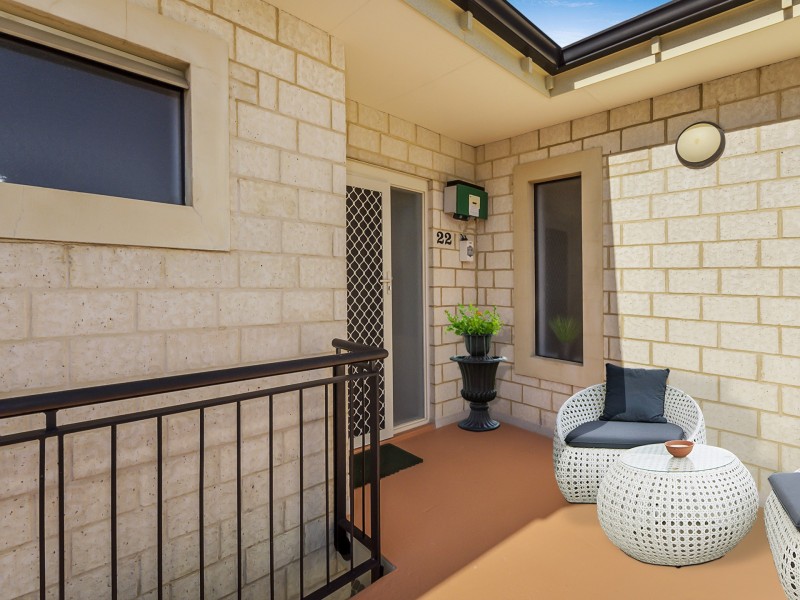 22/21 Oakmont Avenue, Meadow Springs WA 6210