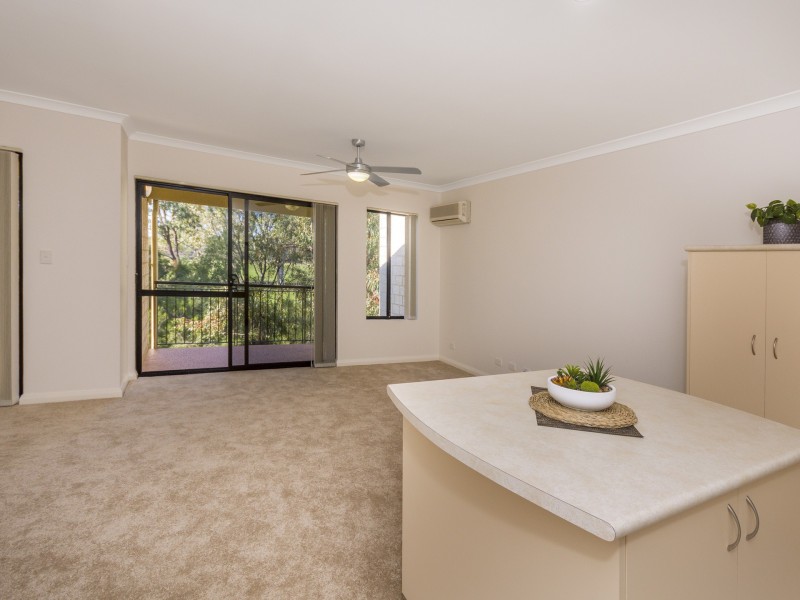 22/21 Oakmont Avenue, Meadow Springs WA 6210