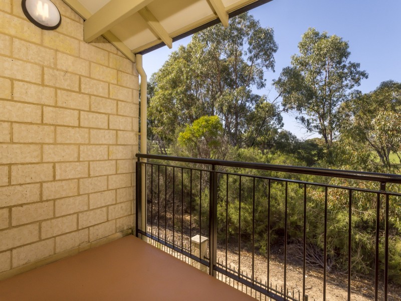 22/21 Oakmont Avenue, Meadow Springs WA 6210