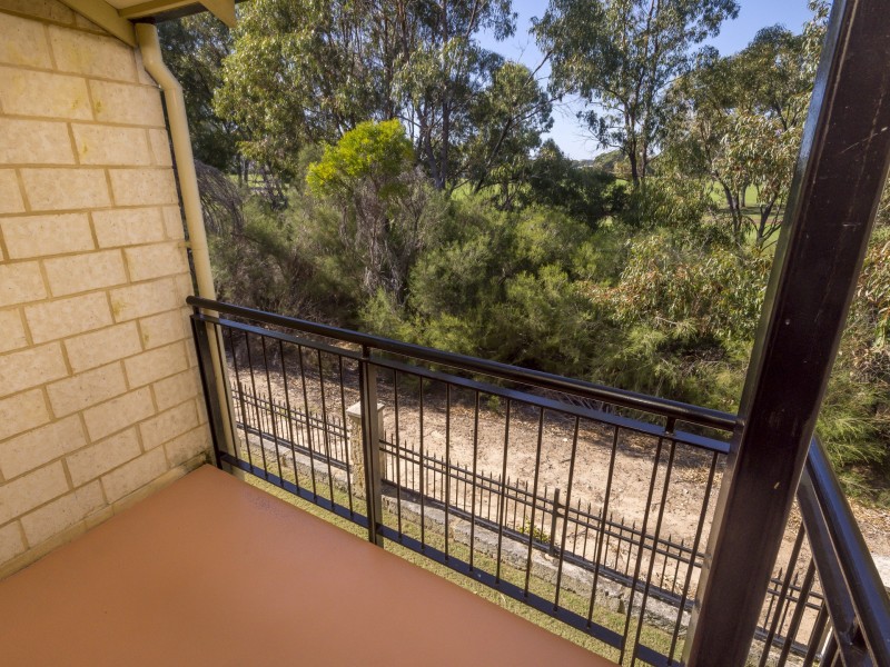 22/21 Oakmont Avenue, Meadow Springs WA 6210