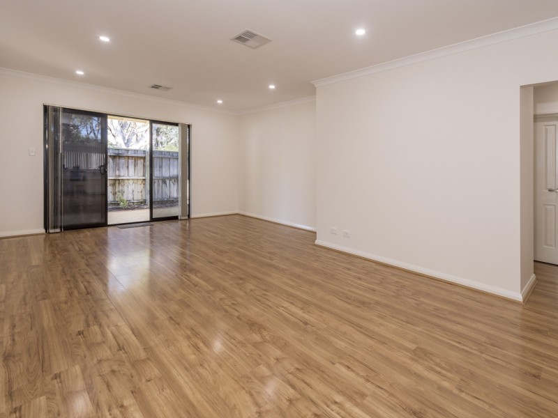 7/21 Oakmont Avenue, Meadow Springs WA 6210