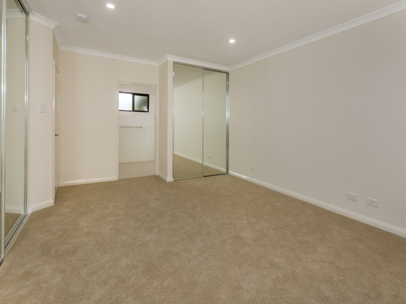 7/21 Oakmont Avenue, Meadow Springs WA 6210