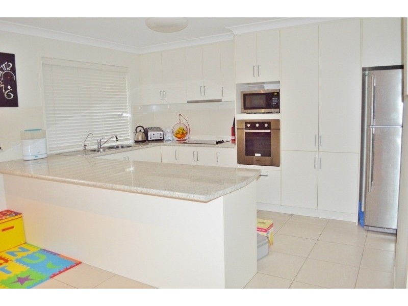 2  Crater Street, Caloundra West QLD 4551