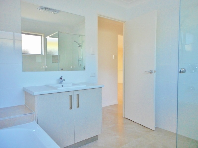 29 Apple Crescent, Caloundra West QLD 4551