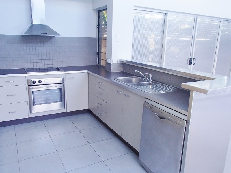 4  Santorini Court, Kawana Island QLD 4575