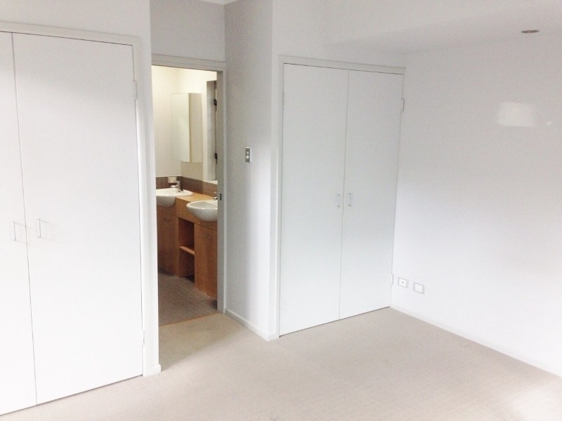 4  Santorini Court, Kawana Island QLD 4575