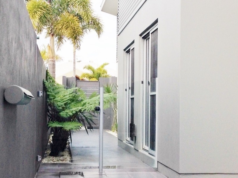 4  Santorini Court, Kawana Island QLD 4575