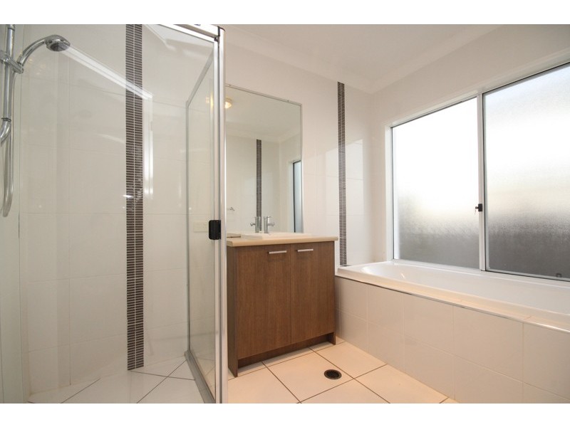 32 Crater Street, Caloundra West QLD 4551