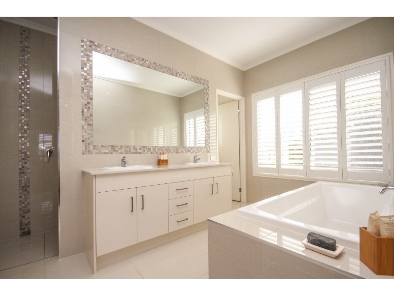 35 Sapphire Street, Caloundra West QLD 4551