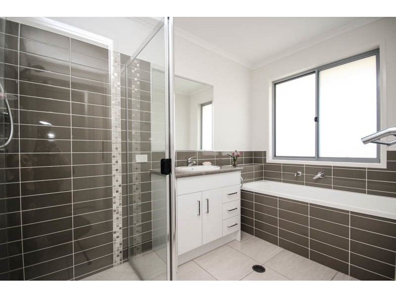 28 Sapphire Street, Caloundra West QLD 4551