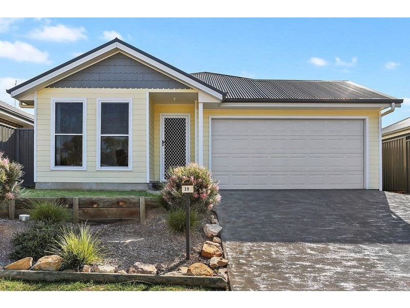 39 Kurrajong Crescent, Tahmoor NSW 2573