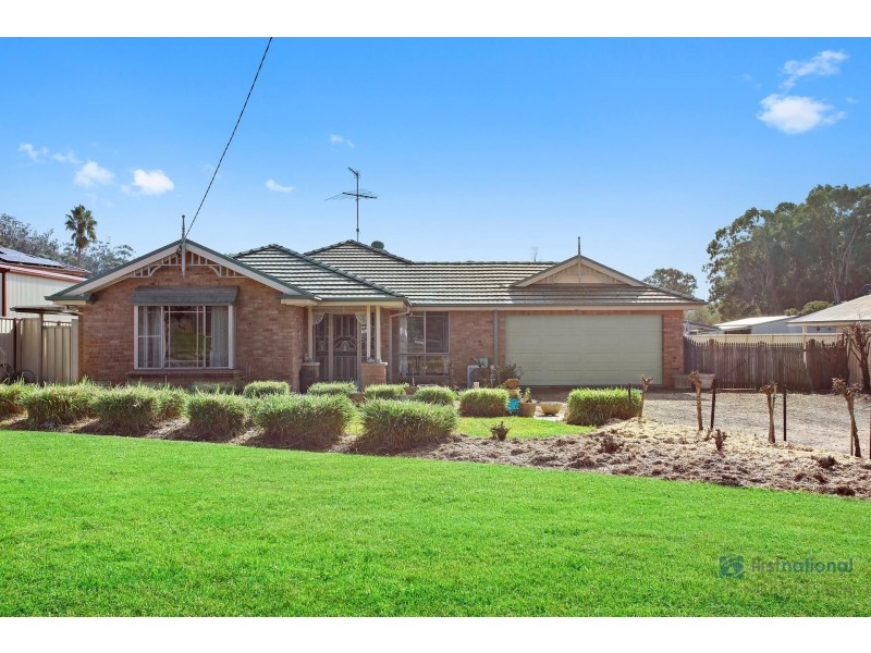 18 Railway Parade, Douglas Park NSW 2569