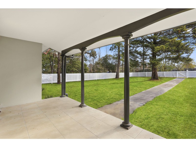 381 Thirlmere Way, Thirlmere NSW 2572