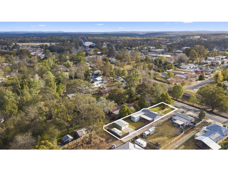 381 Thirlmere Way, Thirlmere NSW 2572