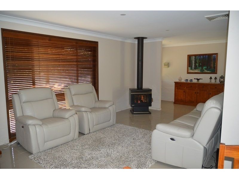 95 Whipbird Road, Pheasants Nest NSW 2574