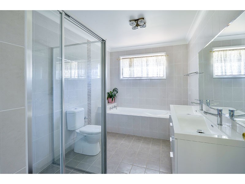 11 Courtland Avenue, Tahmoor NSW 2573