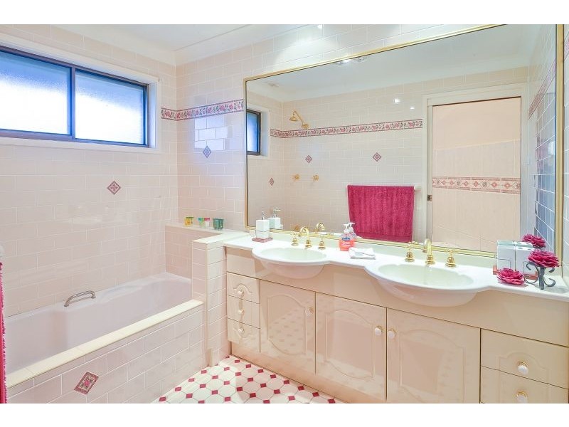 44 Myrtle Creek Avenue, Tahmoor NSW 2573