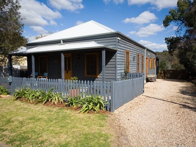13 Campbell Street, Picton NSW 2571